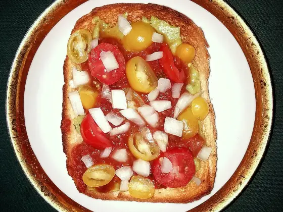 Cottage cheese and tomato toasts