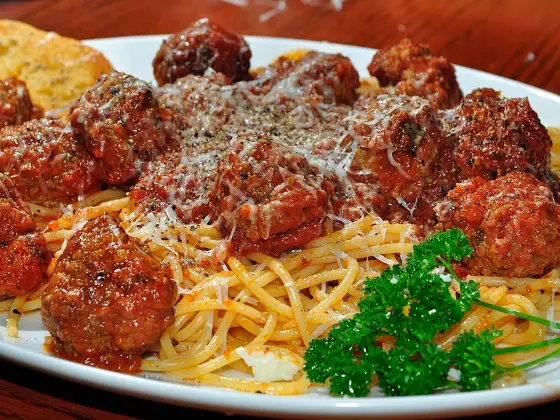 Spaghetti and beef meatballs