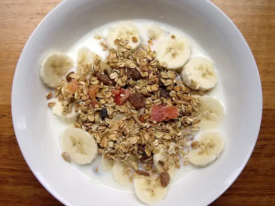 Apple-cinnamon overnight oats