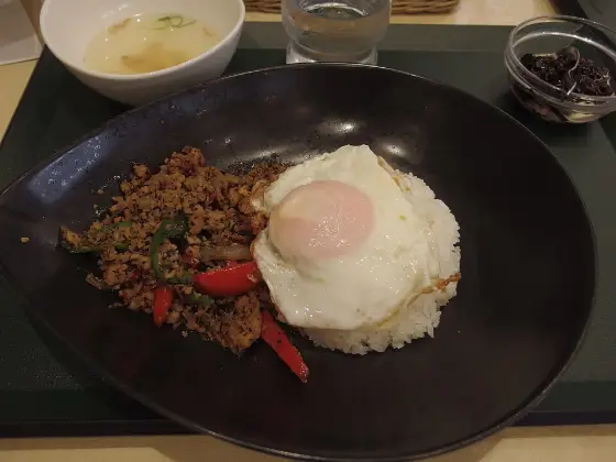 Pad kra pao (Thai basil chicken)