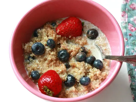 Quinoa, peach and raspberry jar